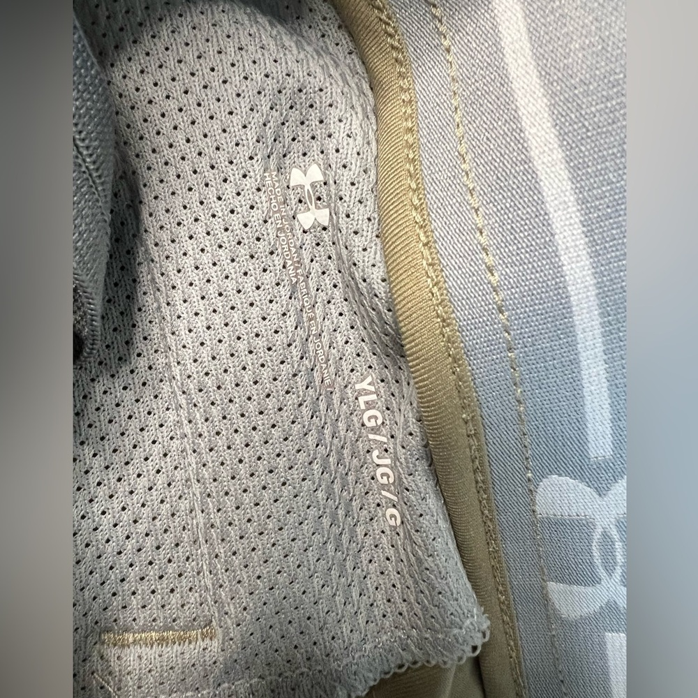 Under Armour Boys Athletic Khaki Golf Shorts - Picture 5 of 6